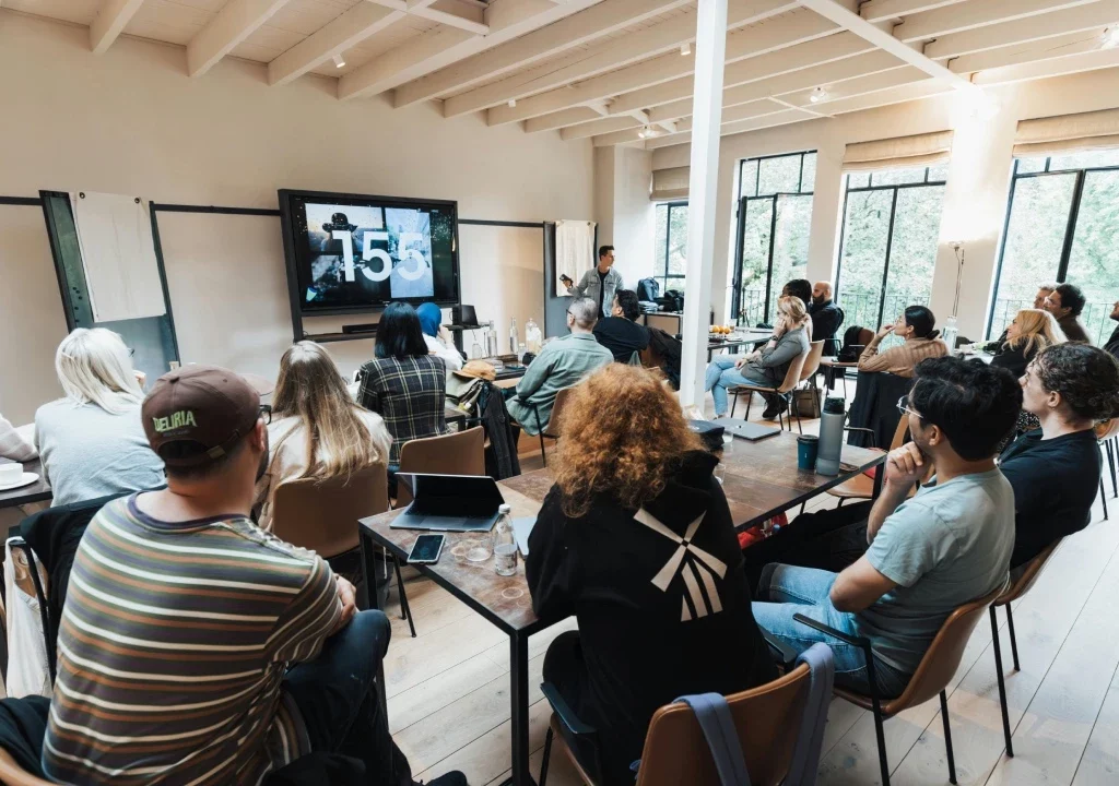 NOG Studio delivering training session to students, sharing expertise in game development and VFX with tailored educational programs for the next generation of creative talents.